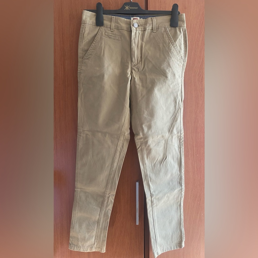 Levi’s khaki / tan jeans - irregular 981 M